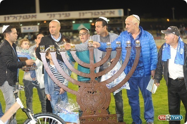 נר של עלייה? ראש עיריית אשקלון, איתמר שמעוני והאוהדים (מאיר שילון)